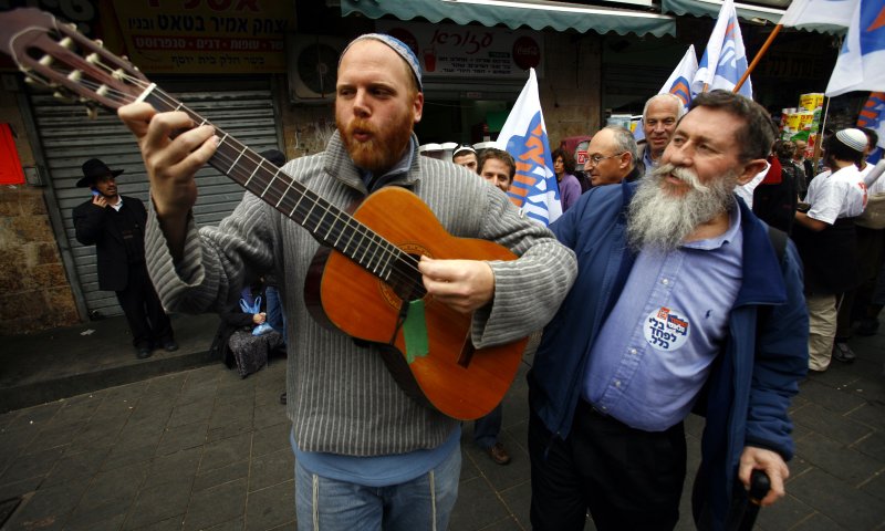 מלחין נולד: האזינו לזמירות השבת של כצל'ה