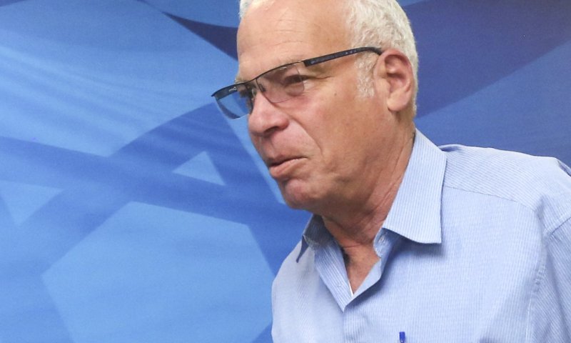 "כל חוזה המחייב לעבוד בשבת מפלה ויש לבטלו"