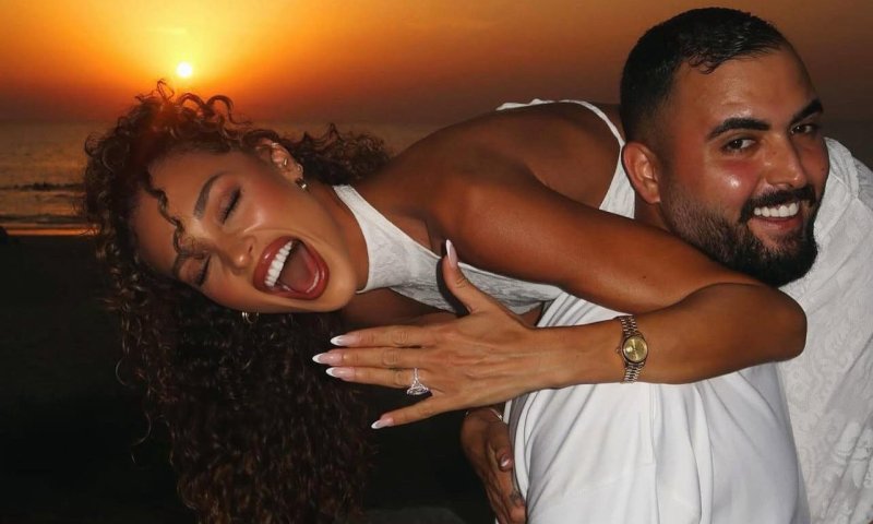 שיישרפו הקנאים: אושר כהן שלף טבעת נוצצת בשווי חצי מיליון שקל