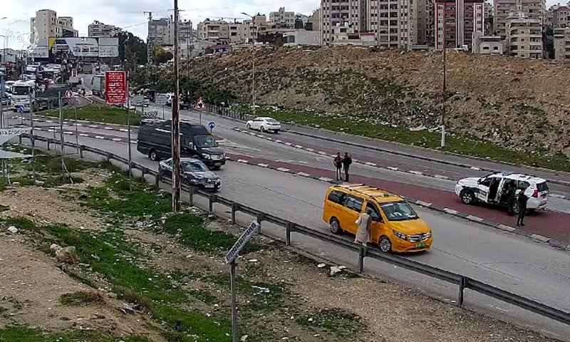 בן 14 מוציא סכין ומתנפל על השוטרים: תיעוד הפיגוע