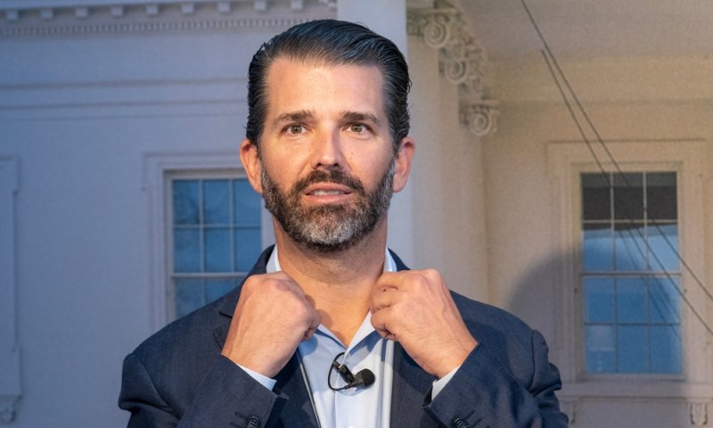 "אבא מת": חשבון הטוויטר של טראמפ הבן נפרץ