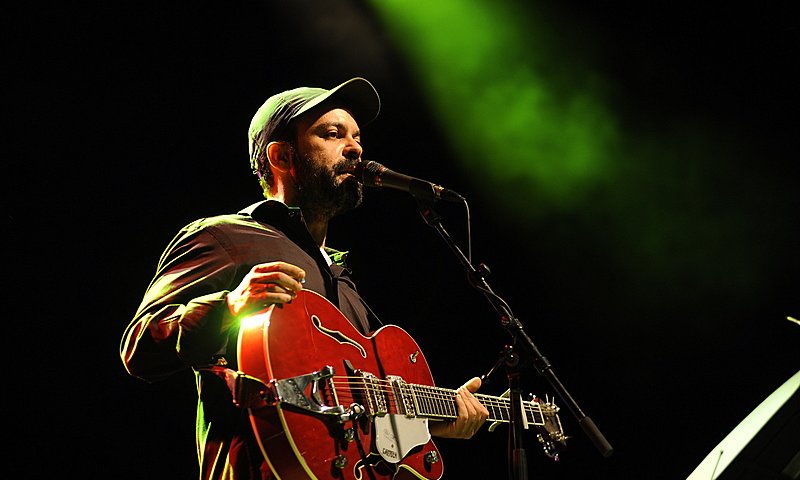 כך נראה המופע הענק של עמיר בניון ליד מערת המכפלה