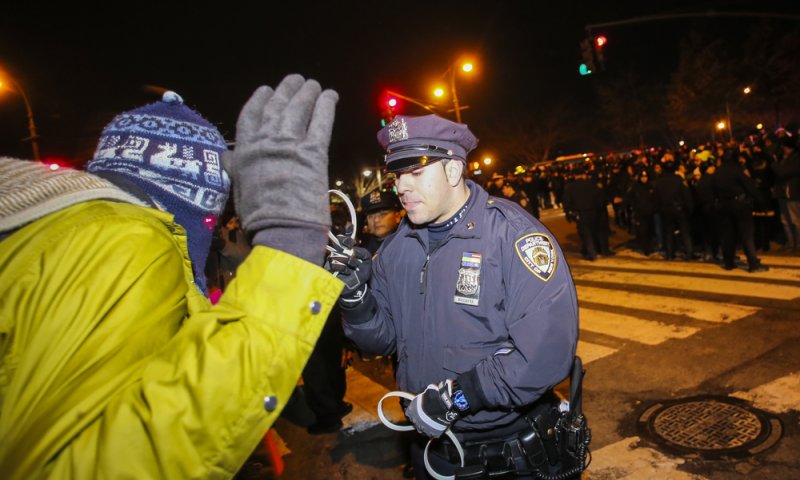 חשד לפיגוע בארה"ב: חסיד חב"ד נדקר ליד 770