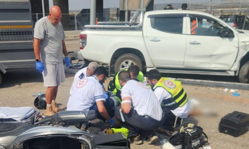 רוכב אופנוע נפגע מרכב בעפולה, מצבו אנוש