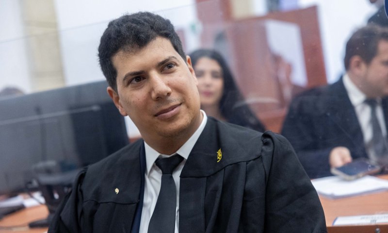 עורך דינו של נתניהו: יש לגבות מחיר מהמשטרה