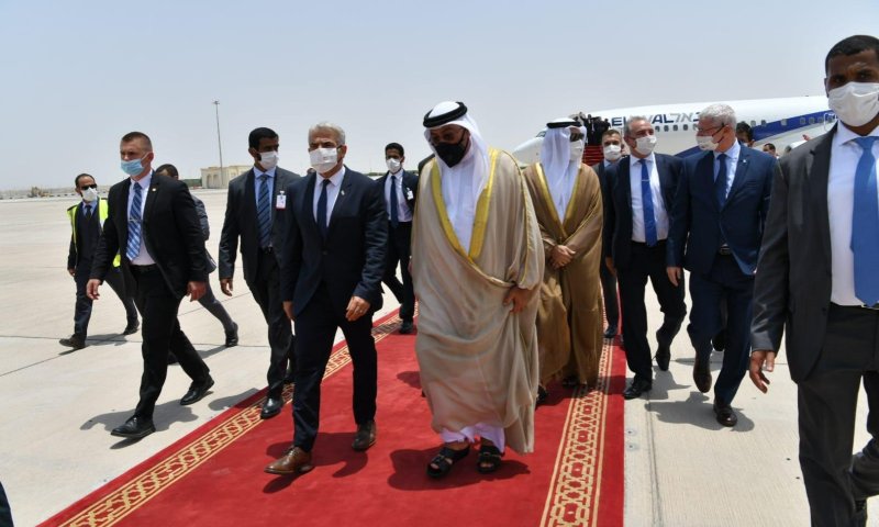 לפיד באמירויות: "הרגע הזה של נתניהו לא פחות משלנו"