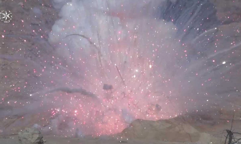 תיעוד מרהיב: המשטרה פוצצה 10 טון זיקוקים