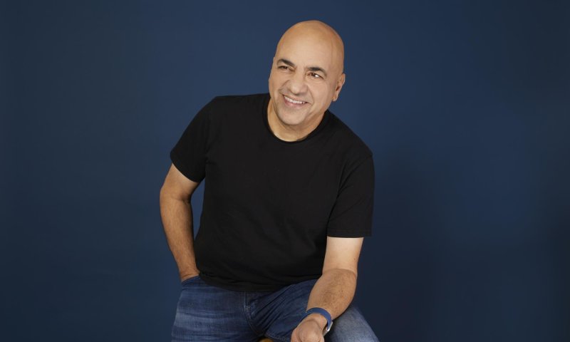 דני רובס מחשב מסלול מחדש בשיר שכתבה אישתו