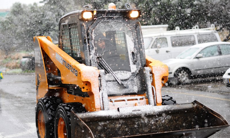 כוננות שלג: הכבישים לירושלים נסגרו. הלימודים בוטלו