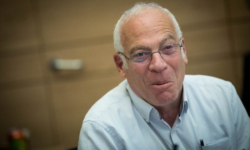 "בחשדות כה חמורים רוה"מ חייב להשעות את עצמו"