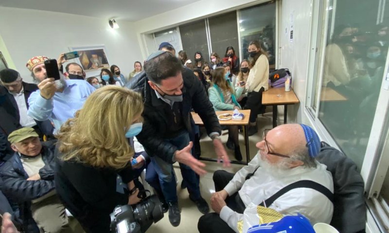 רגע מרגש בבית של פולארד: "אני חייב לך תודה אדירה"