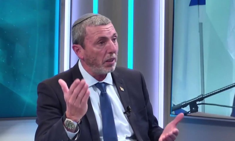 השר פרץ: בצלאל בוא נתמודד, לא הכל זה פוליטיקה