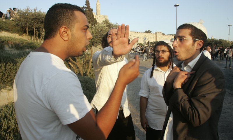 'הארץ' פתח קו חם להדתה; בן דהן תקף: "לא נתבייש"