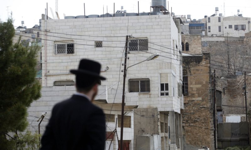 דיון במשרד הביטחון: לקדם כניסת יהודים לבית המכפלה