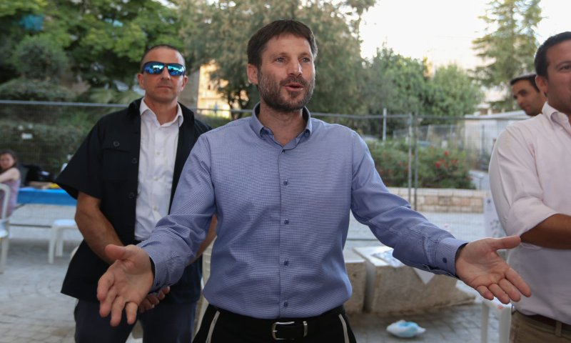 סמוטריץ: "מתייצב לצידו, יכולים לכוון את הרובים אלי"