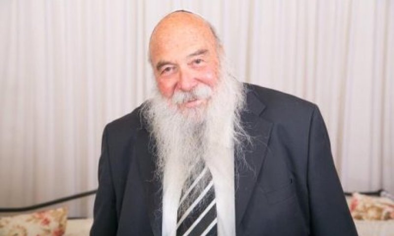 הרב אביאור הובא למנוחות: "נעקרה אבן מגופנו"