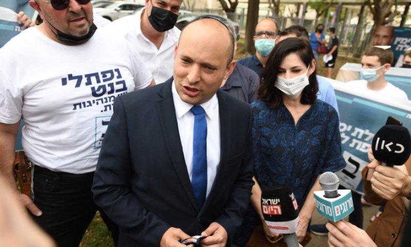 בנט קיבל טלפון מנתניהו: "נמתין לתוצאות האמת"