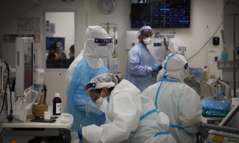 כמעט 10,000 חולי קורונה ביום, עליה בחולים הקשים