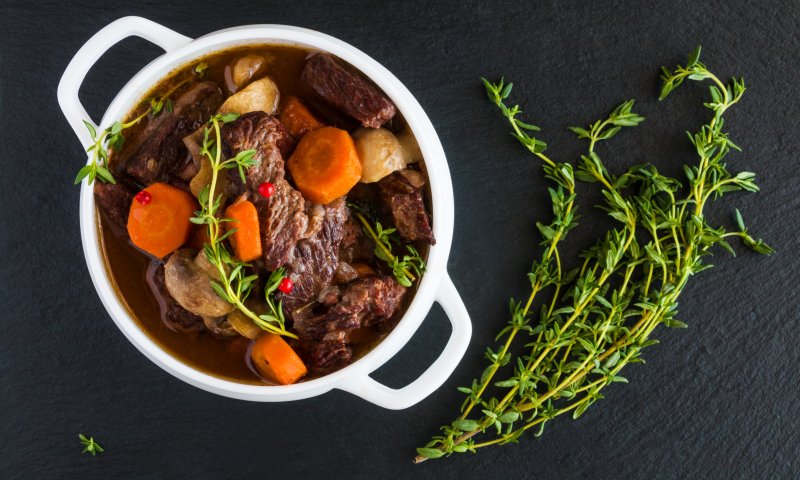 סורגים שבת: 4 מתכונים לתבשילי בשר מפנקים