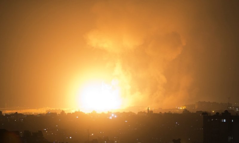 תגובה לשיגורים: גל תקיפות של צה"ל בעזה