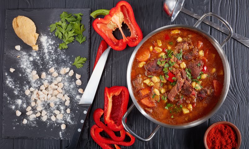 סורגים שבת: מתכון למרק בשר מנחם