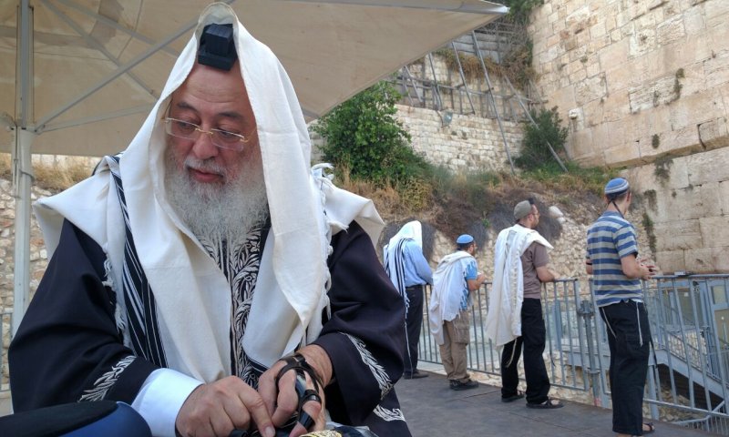 הרב עמאר הגיע לתפילת מחאה בכותל הרפורמי