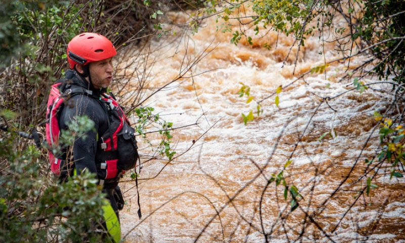 חיפושים אחר אבא שנסחף באזור זיכרון יעקב