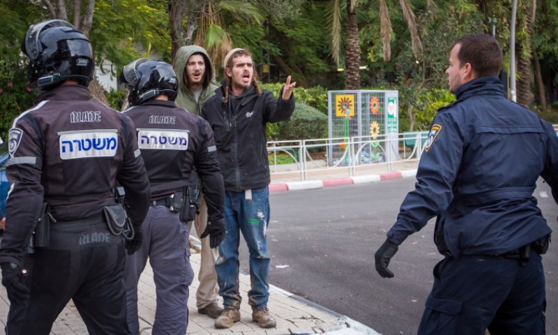הנערים העצורים לא הובאו לדיון, העו"ד יצאו במחאה