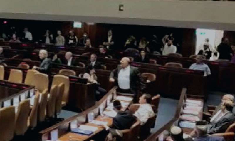 מהומה בכנסת: מנסור עבאס מתפוצץ על נתניהו. צפו