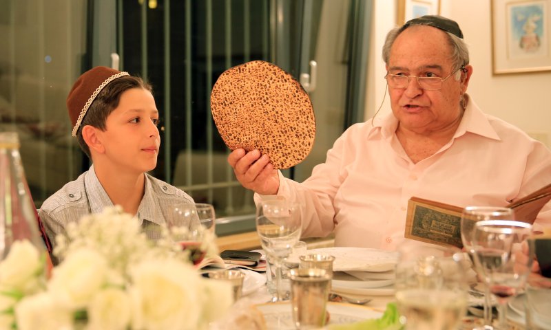 הלכות פסח תשע"ז לפי מנהגי הספרדים והאשכנזים