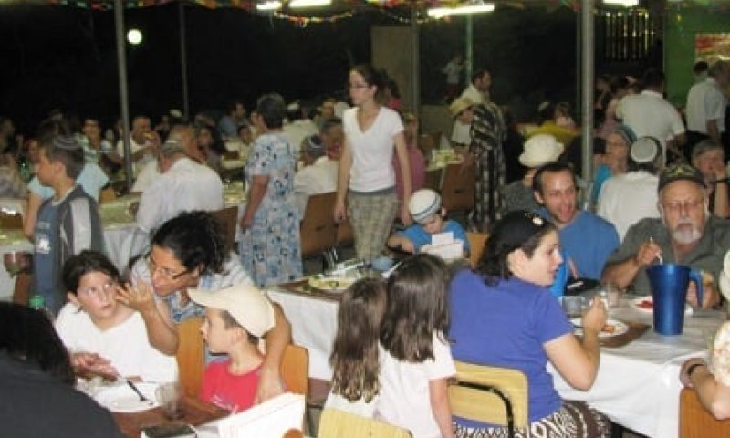 אושפיזין ענק בקיבוץ הדתי: חברי הקיבוץ הדתי ערכו ביקורי גומלין בחג הסוכות