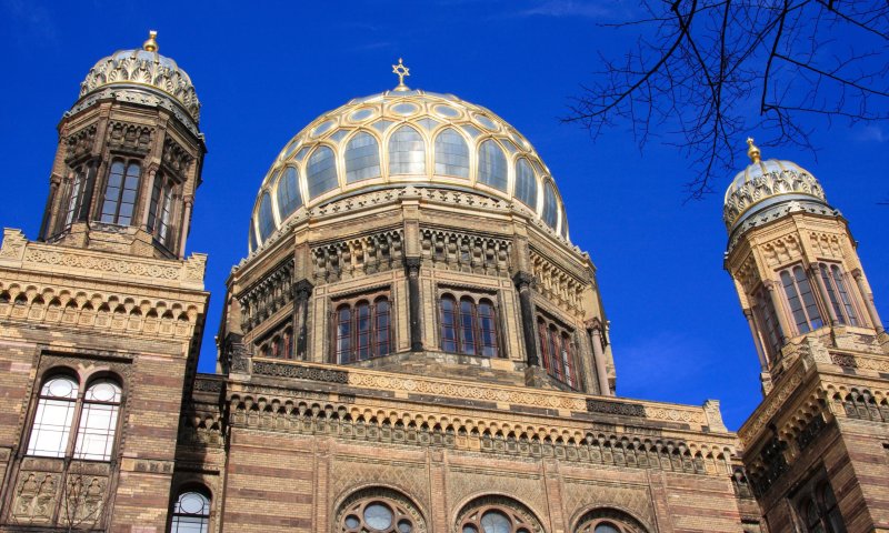 גרמניה חוזרת לשגרה: בתי הכנסת ייפתחו השבת