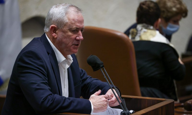 גנץ: לבחון להגדיר את להב"ה ולה-פמיליה כארגוני טרור