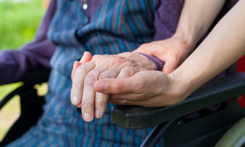 שו"ת: מה עושים כשאבא או אמא חולים באלצהיימר?