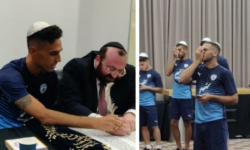 צפו: שחקני הנבחרת כתבו אות בס"ת וקראו שמע