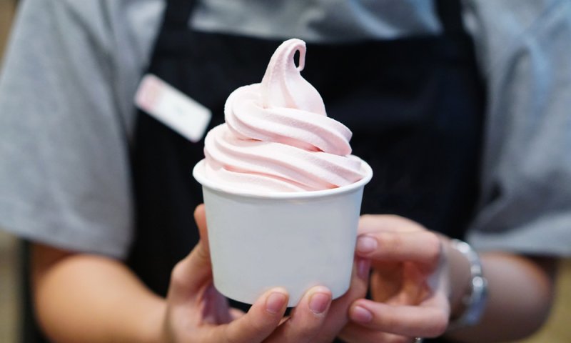 מקדונלד'ס הולכת לחלק גלידה חינם לכל החיים