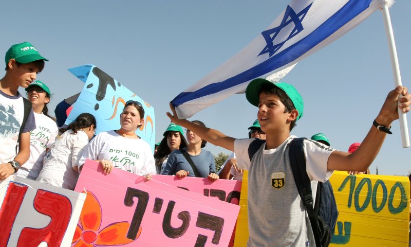 האם 'הארץ' מחרים את מפוני גוש קטיף בגלל תביעת דיבה?