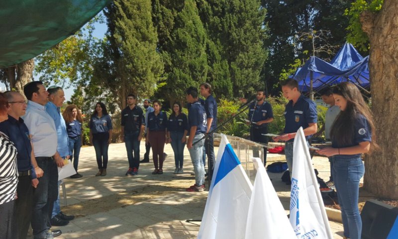 האלמנה ביקשה, מאות חלקו כבוד למזרחי 'האחר'