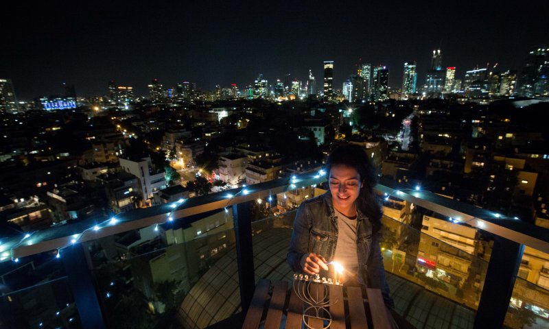 בואו להיות חנוכיית השנה של סרוגים!