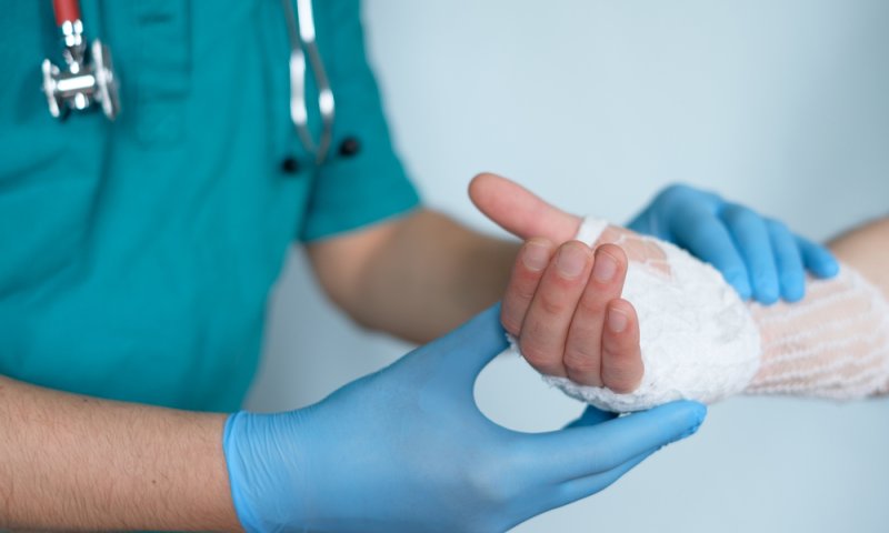 מומחית לכף היד מבית החולים הדסה הצילה ידי פצועי הפיגוע