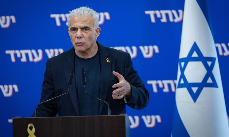 לפיד: "נתניהו זייף פרוטוקולים ביטחוניים על ההערכות ל-7.10" 