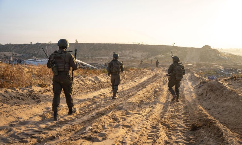 שלוש אוגדות פועלות ברצועה, 1,800 מטרות הותקפו | תיעוד