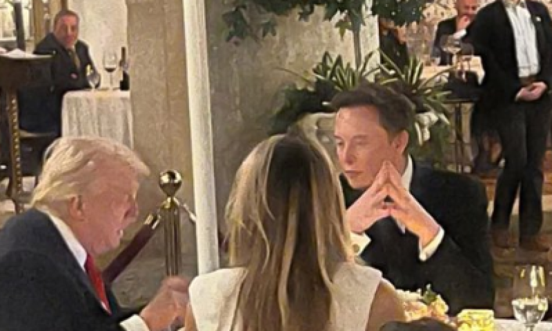 שוב חברים? טראמפ ומאסק צמודים בפתיחת השנה החדשה