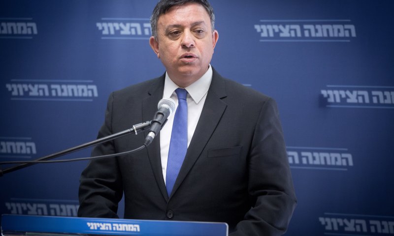 עימות חריף בעבודה: "אבי גבאי צריך לפנות את מקומו"