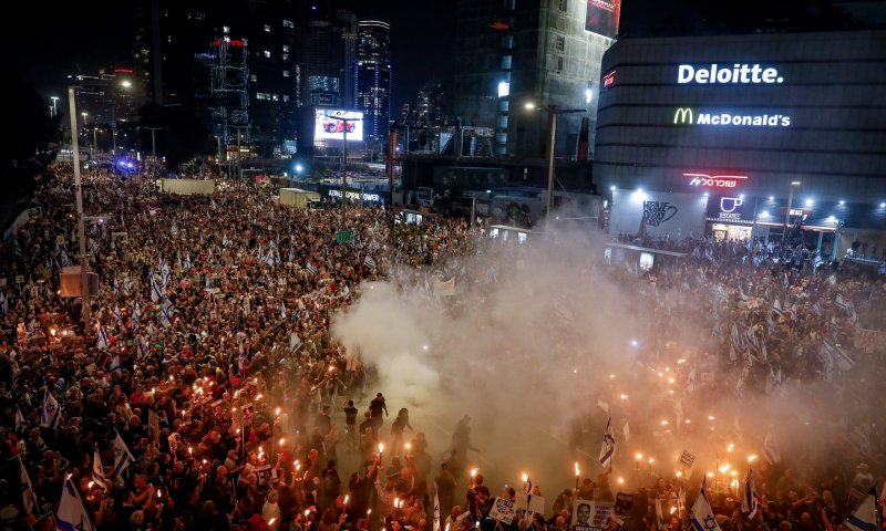 צפו: מפגיני שמאל שוב מתפרעים בתל אביב