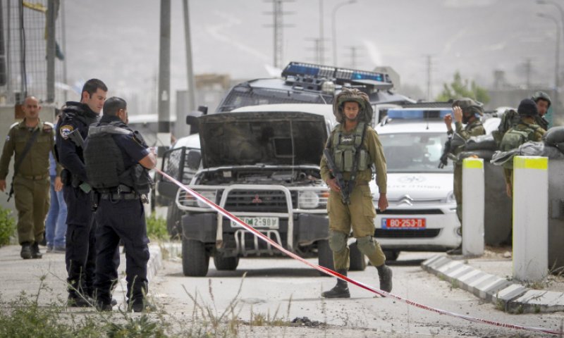 מחבלת דקרה חיילים במבוא דותן. ישראלי נפצע