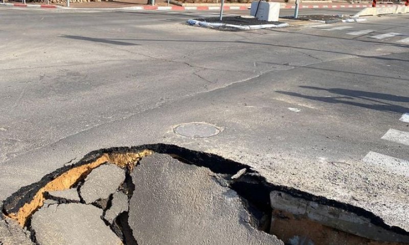 בולען נפער ברמת גן: הציבור מתבקש לא להגיע לאזור