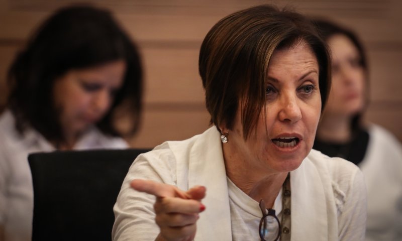 ראיון מביך: "לא בטוחה שהקצר היה מקרי"