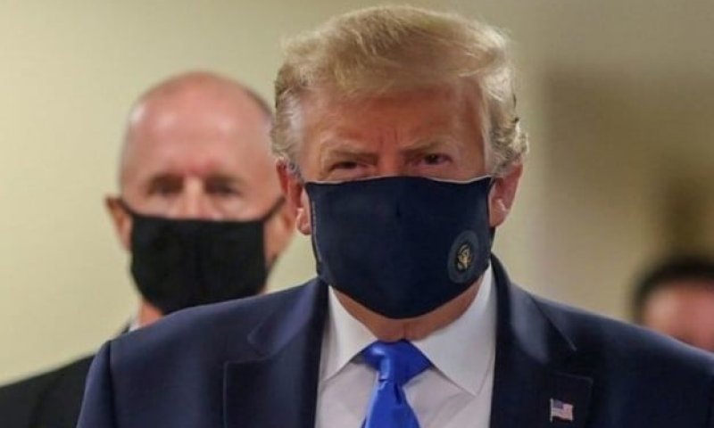 טראמפ התקבל בקריאות בוז בהצבת ארונה של גינסבורג