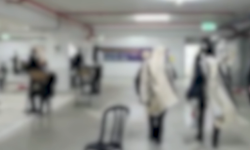 צפו: המשטרה פשטה על מניין בחניון תת קרקעי בלוד